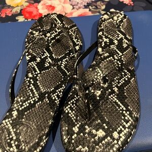 Solei Sea Black and White Snake Print Flip Flops - 8/39